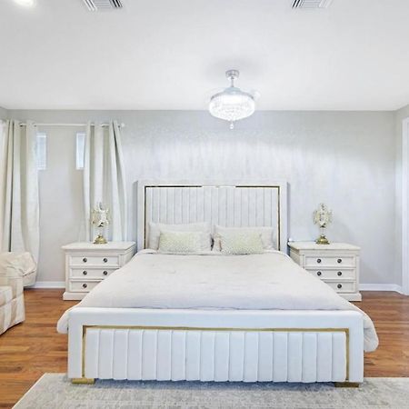 Vacation Home With Pool. 4 Bedrooms. Sleeps 10 Naples Ngoại thất bức ảnh